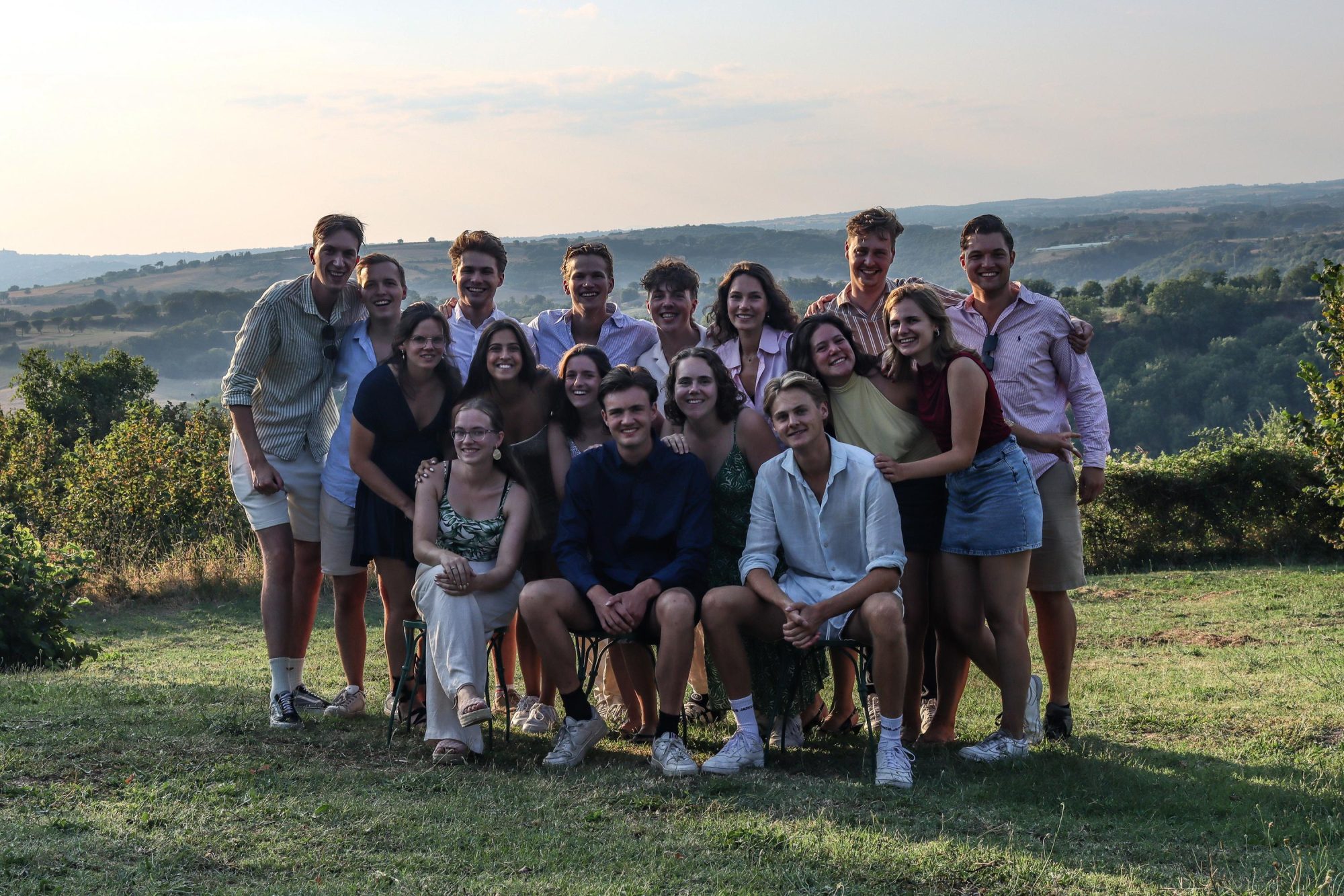 De leden van dispuut Atlas samen op de foto.